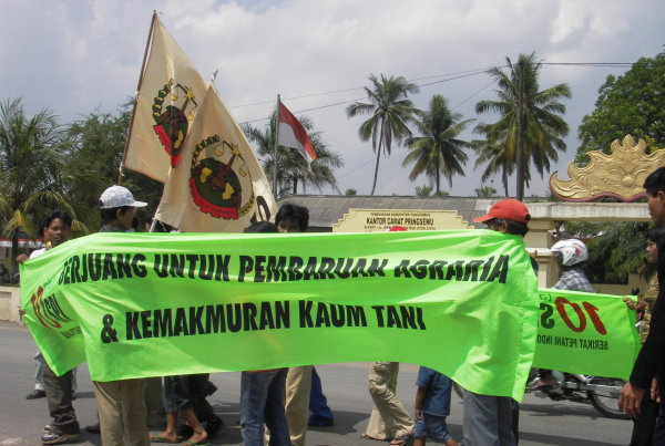 Aksi longmarch DPW SPI Lampung untuk memperingati HUT SPI di Pringsewu (25/8)
