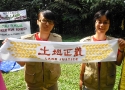 Dua orang delegasi pemuda tani asal Taiwan