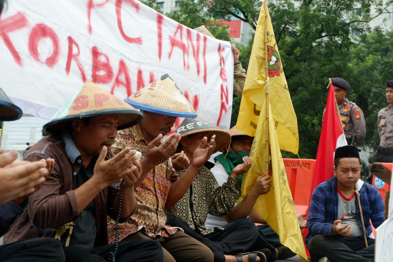 SPI Kendal aksi di Istana Presiden Jakarta